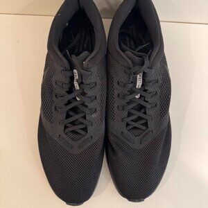LIKE NEW! Nike Zoom Strike running shoes. Never worn. Size 13
